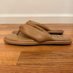 Hush puppies tan flip flops